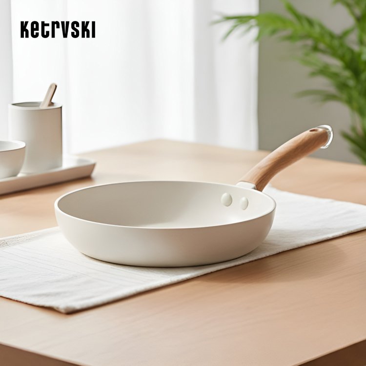 크림색 프라이팬