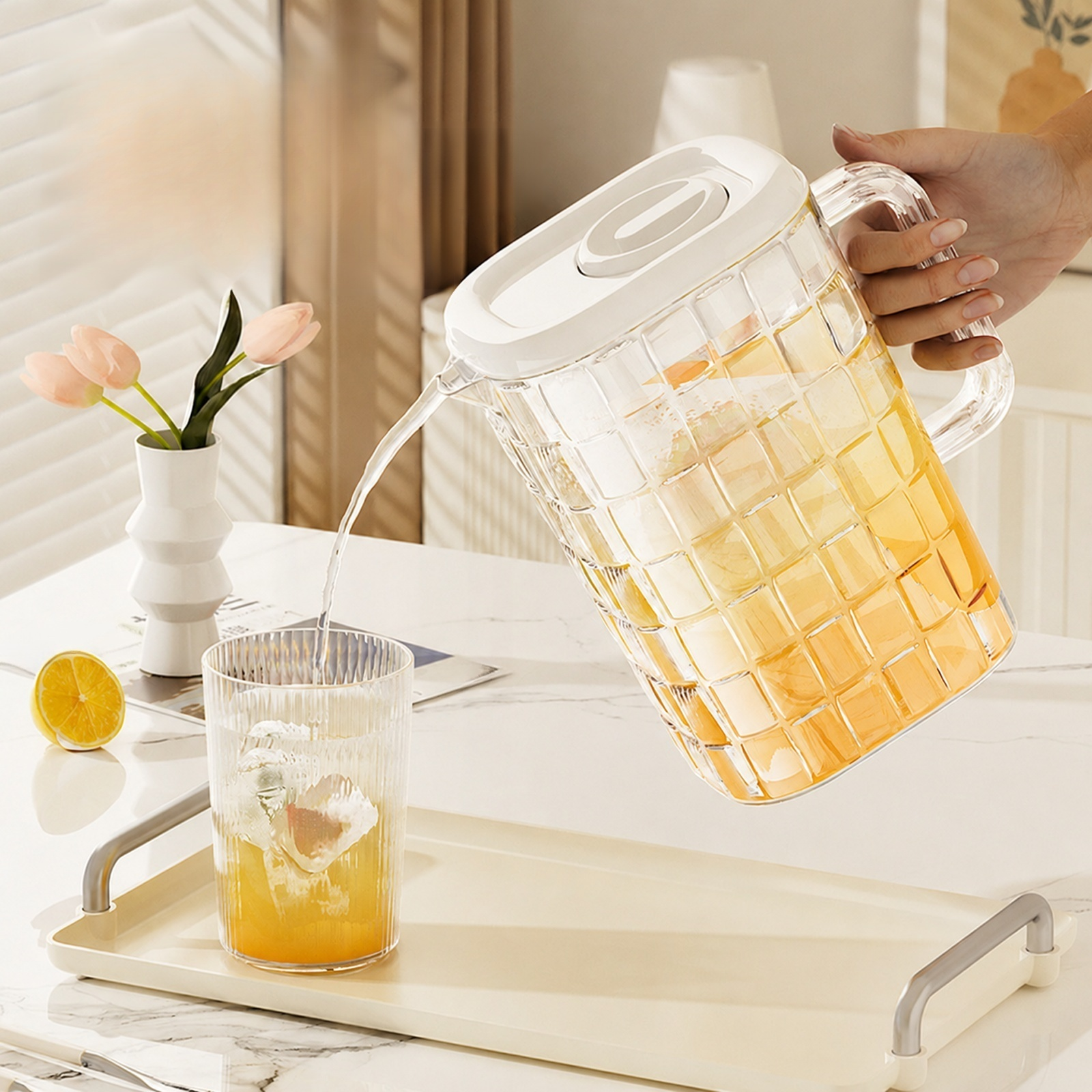 夏のキャンプ用保冷ボトル