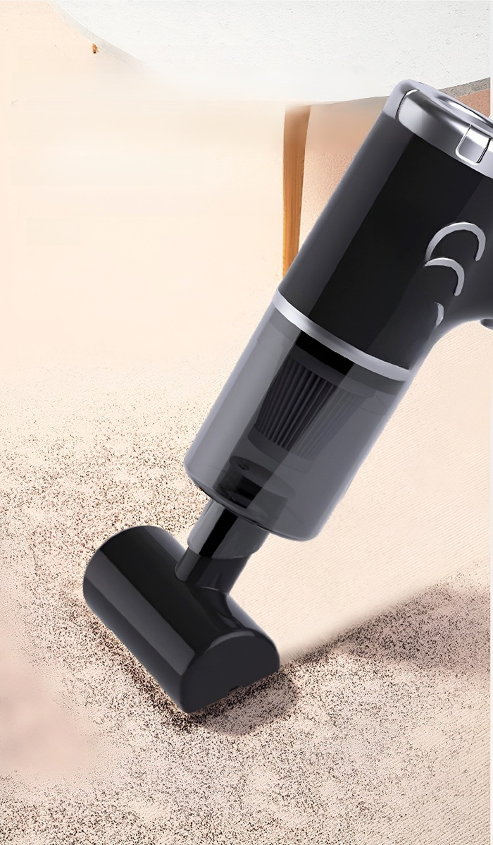 Praktischer Handstaubsauger mit verschiedenen Aufsätzen