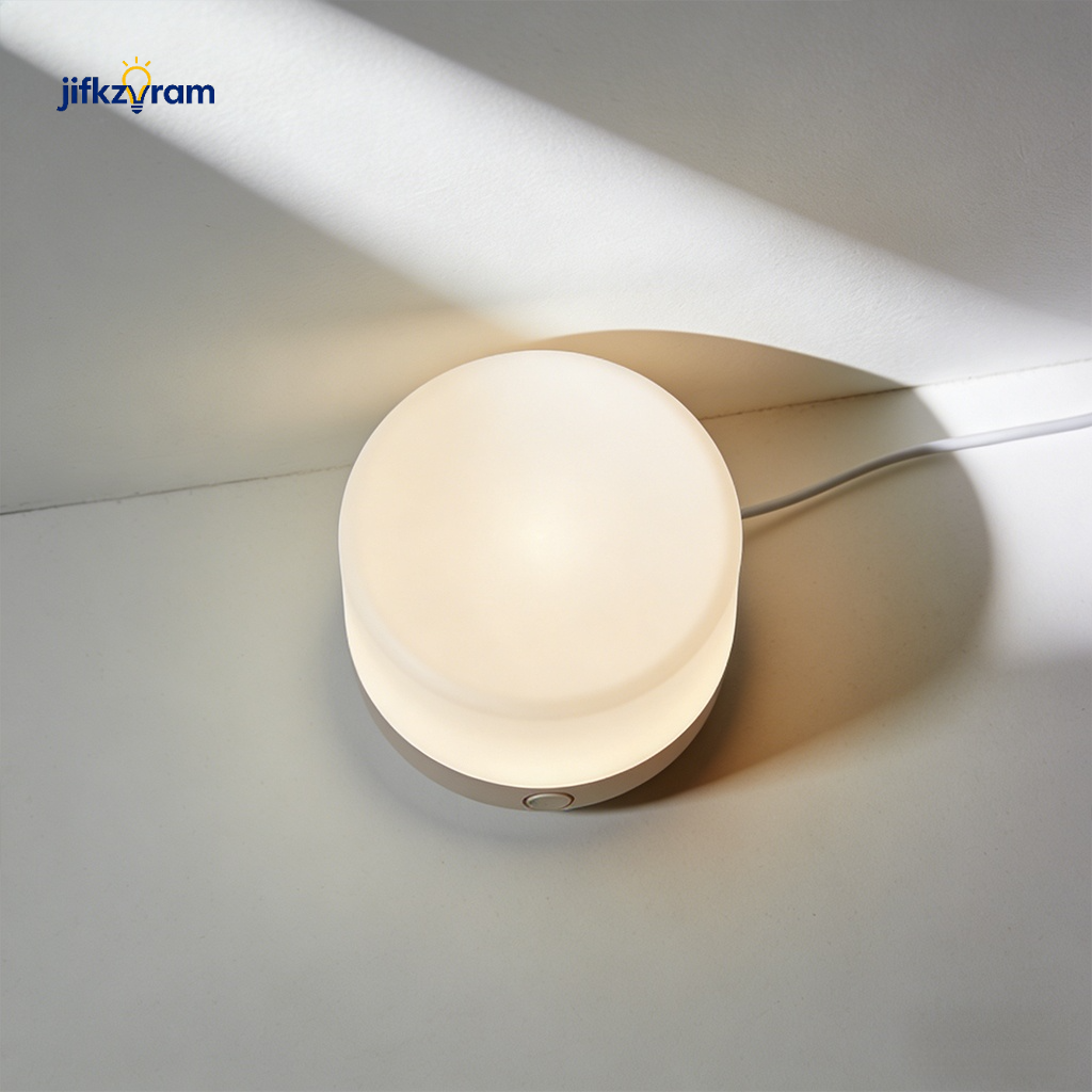 Detalle del sensor de movimiento en luz nocturna recargable