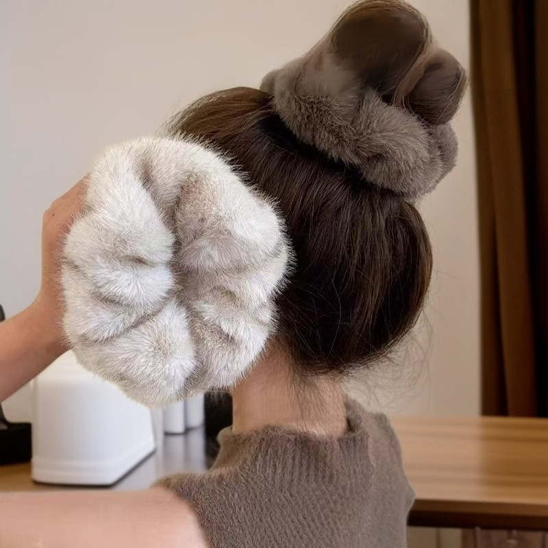 ふわふわで弾力性のあるシュシュ