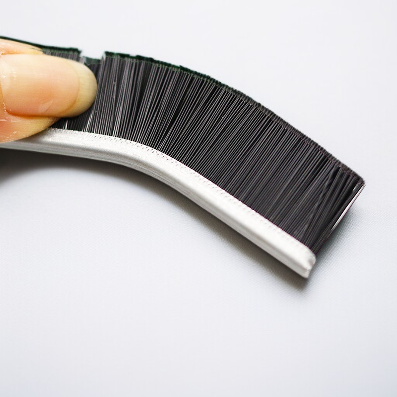 家庭用隙間掃除ブラシ 多目的ロングブラシ グレーの隙間ブラシ 窓溝清掃用具