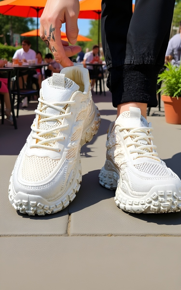 メンズ向け運動靴の着用イメージ