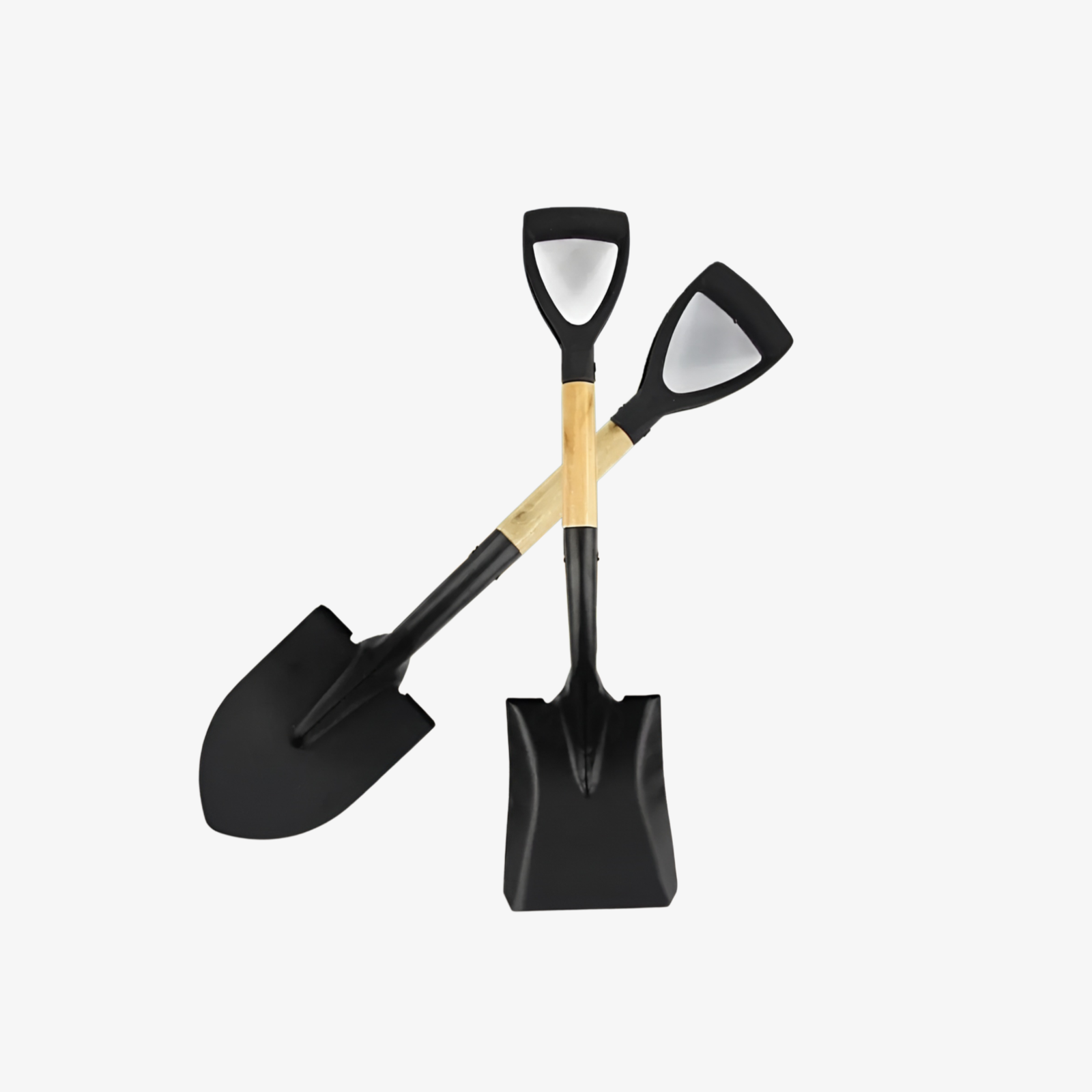 Pelle en fer pour creuser le sable sur la plage et les travaux de jardinage