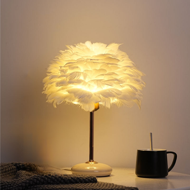 羽毛檯燈
