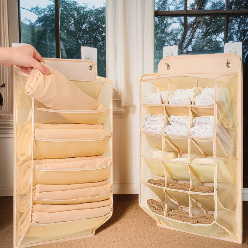 ドア背面に設置した収納ボックスラック