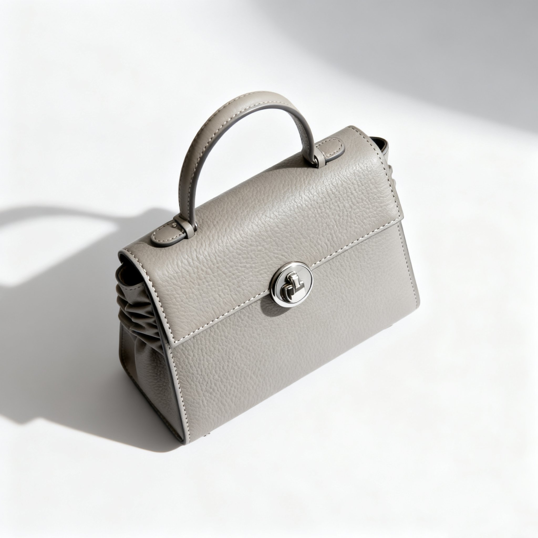 กระเป๋าถือหนังสีเงินสำหรับผู้หญิง