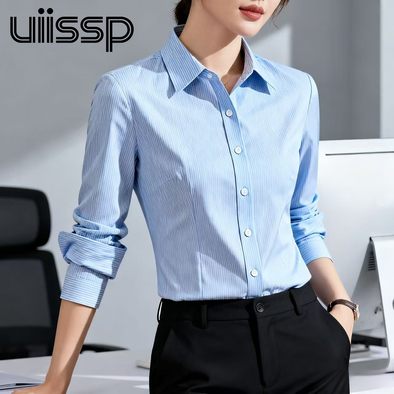 여성용 파란색 줄무늬 셔츠, 파란색과 흰색 줄무늬 블라우스, 작업대.