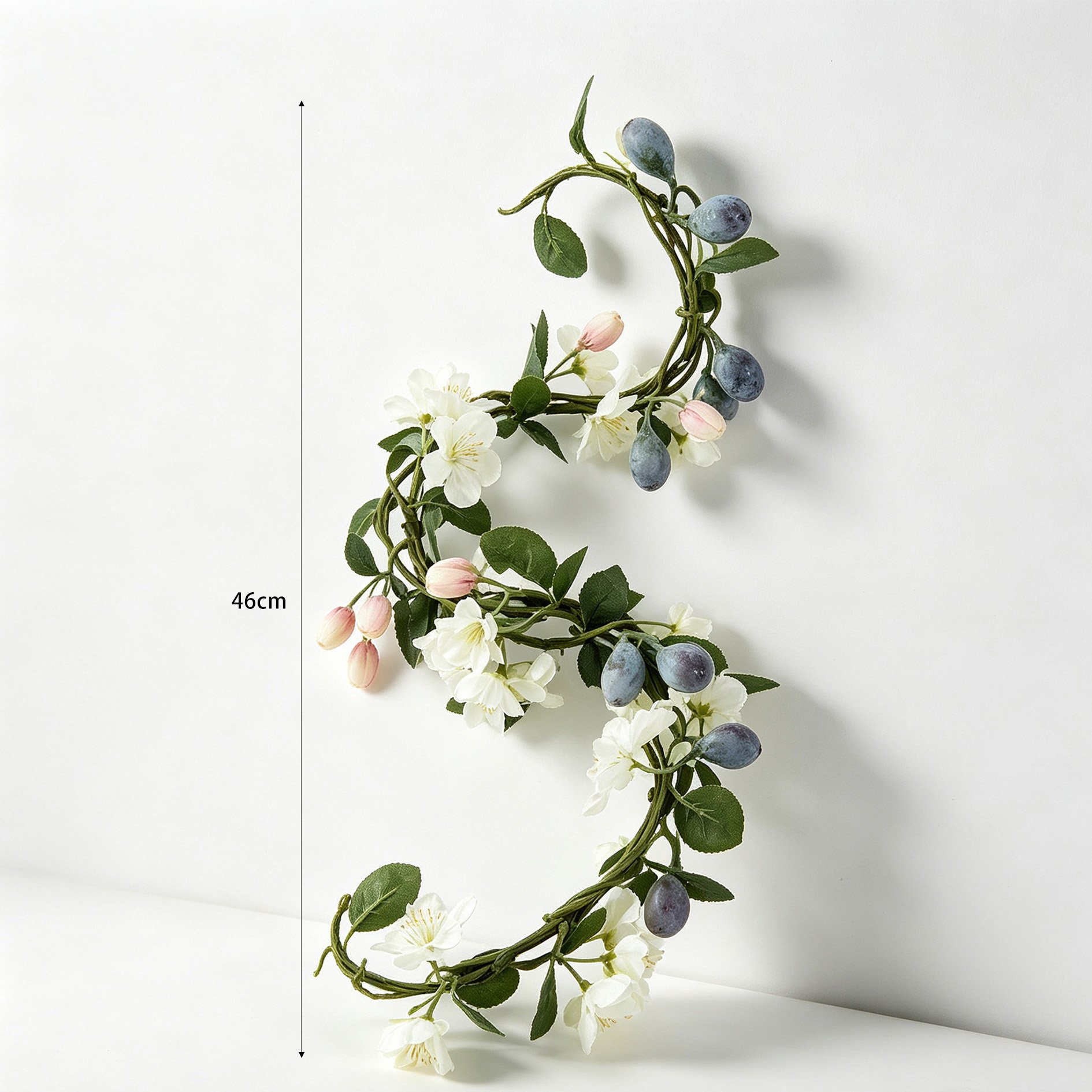 Wedding table centerpiece with Green Fruit Floss Vine