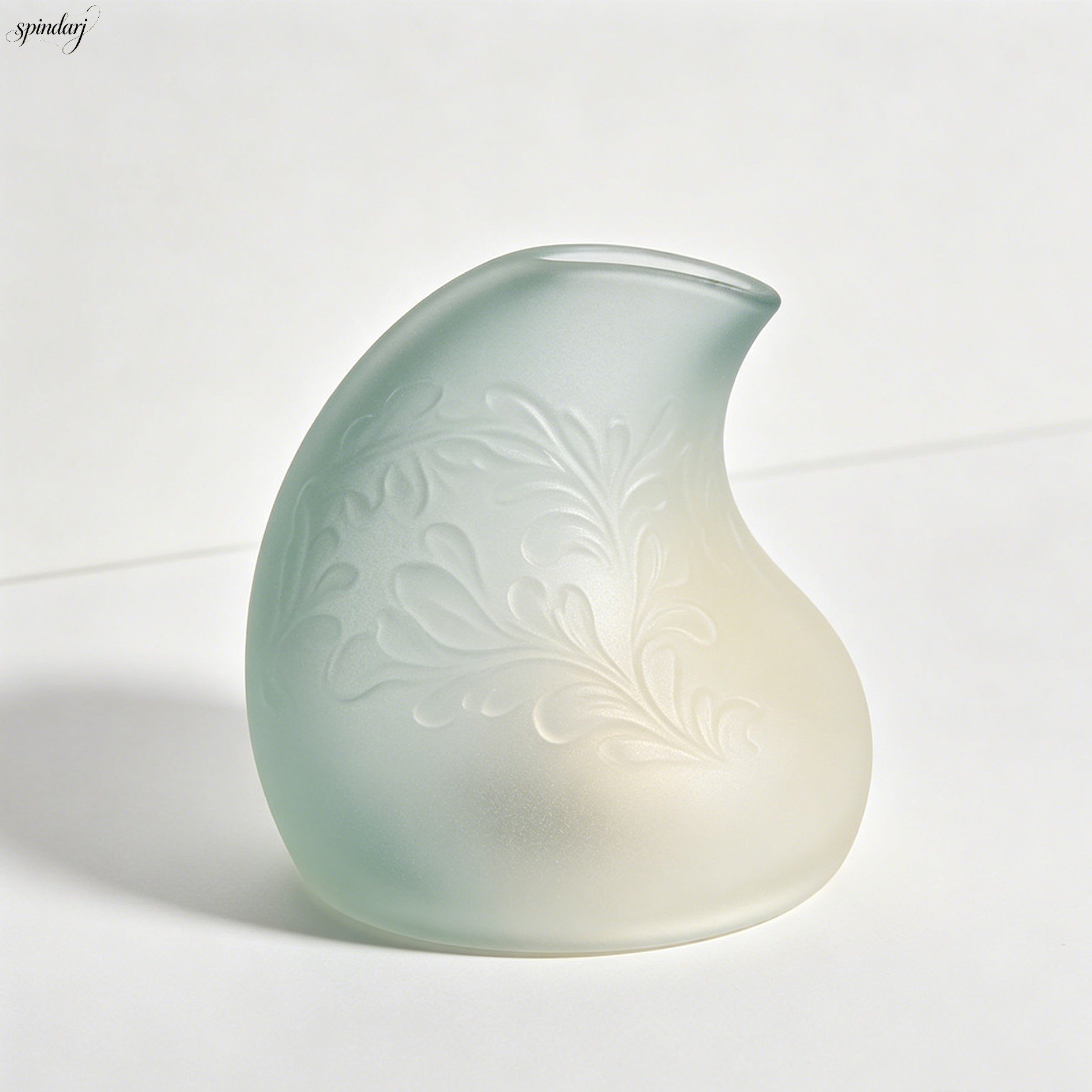 Stilvoller Lampenschirm aus Glas in modernem Interieur