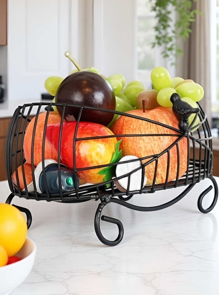 Stílusos gyümölcskosár dohányzóasztal közepén