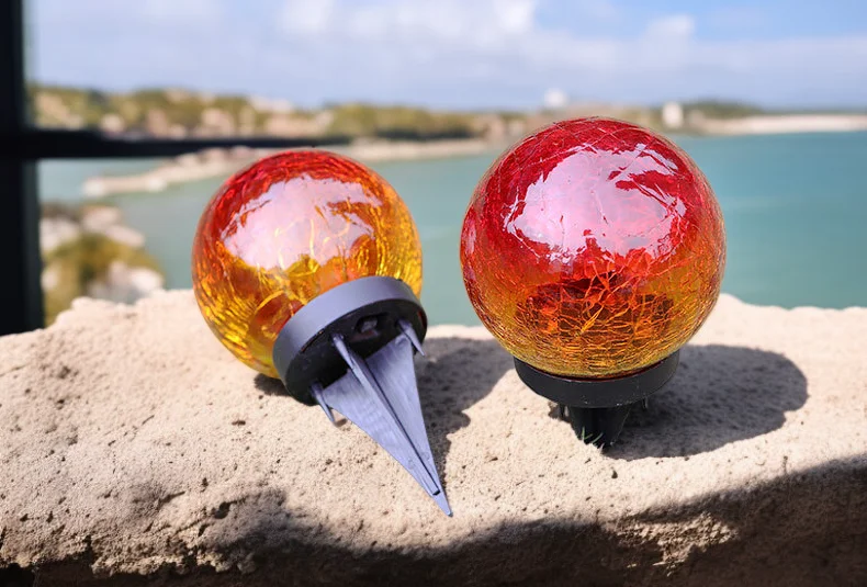 모던한 공간에 어울리는 레드 조명