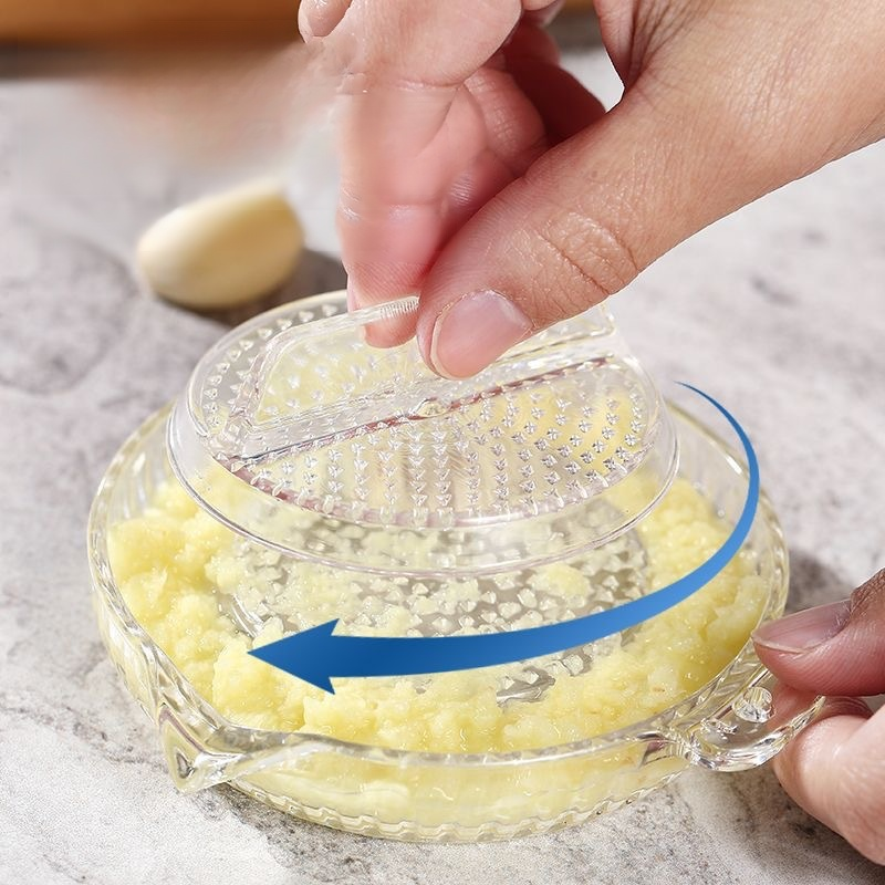 เครื่องบดกระเทียมและขิงแบบมือหมุน