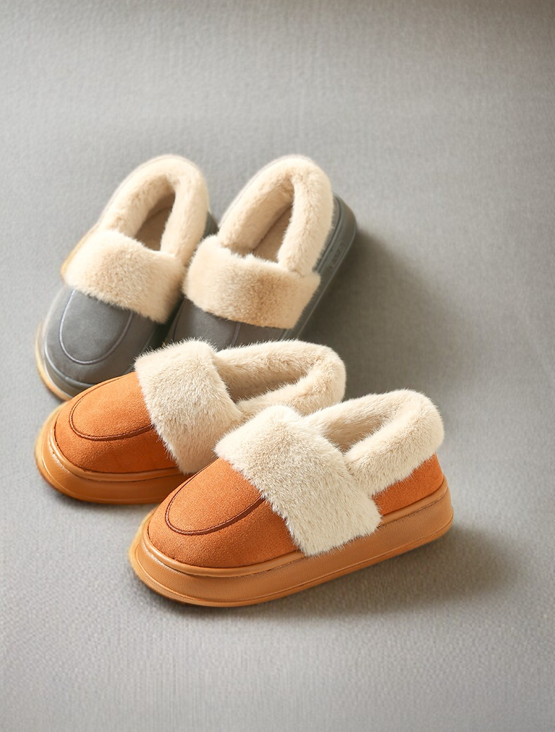 足元を暖かく守る厚底スリッパ