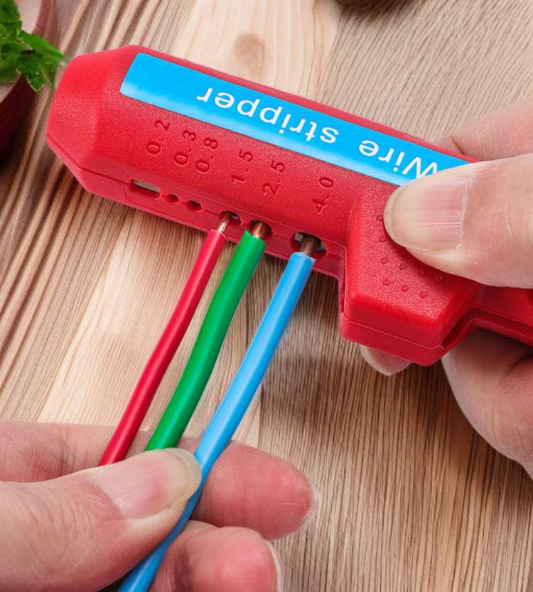 다기능 박리공구로 다양한 케이블 작업 가능