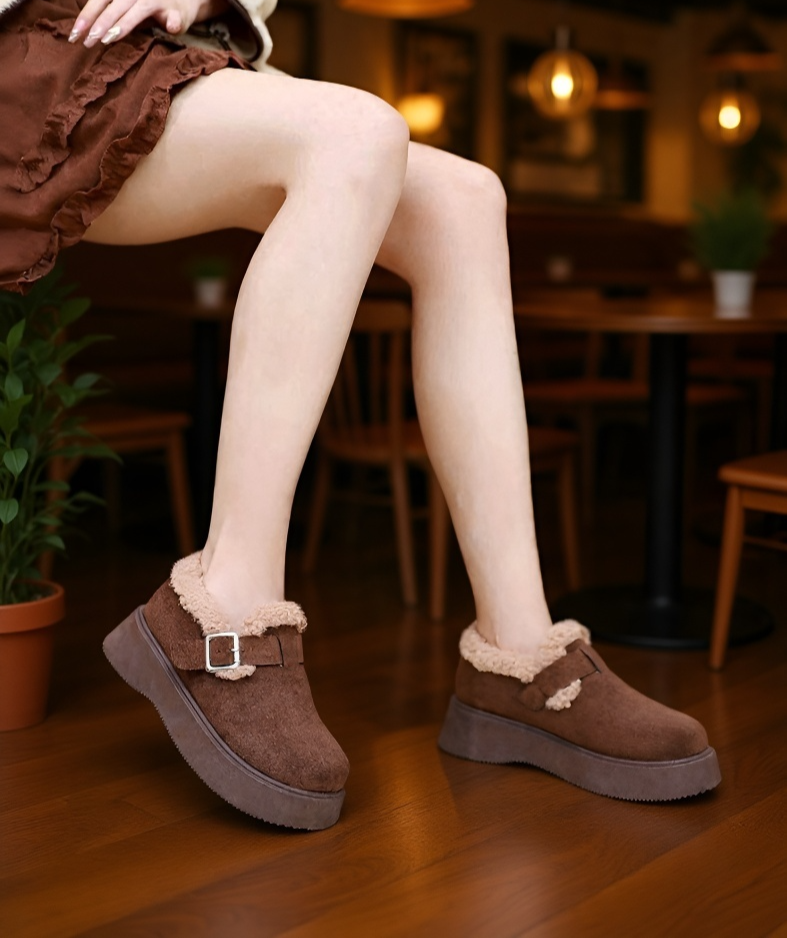 脱ぎ履きが簡単なスリッポンブーツの側面デザイン