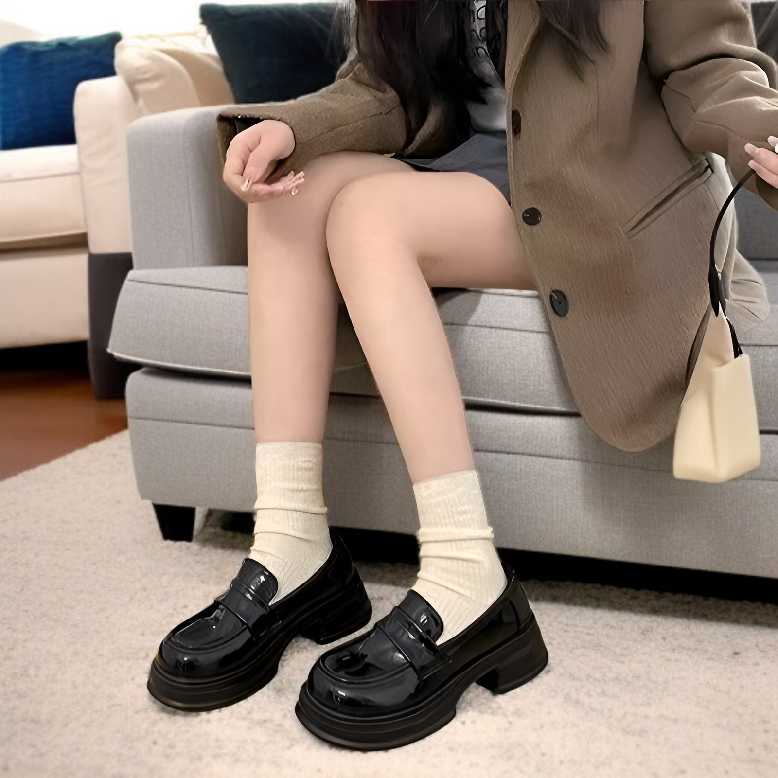 女性用ラウンドトゥ厚底ローファー、ブラックカレッジスタイルJKスモールレザーシューズ、万能な英国製スリッポンレザーシューズ