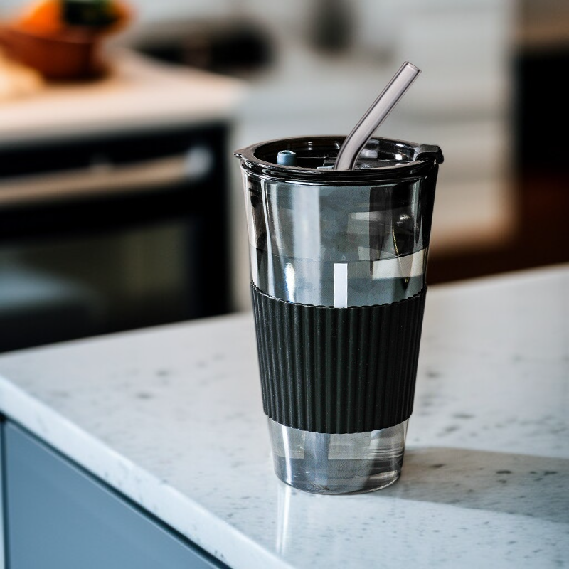 niedlicher Saftgetränkebecher