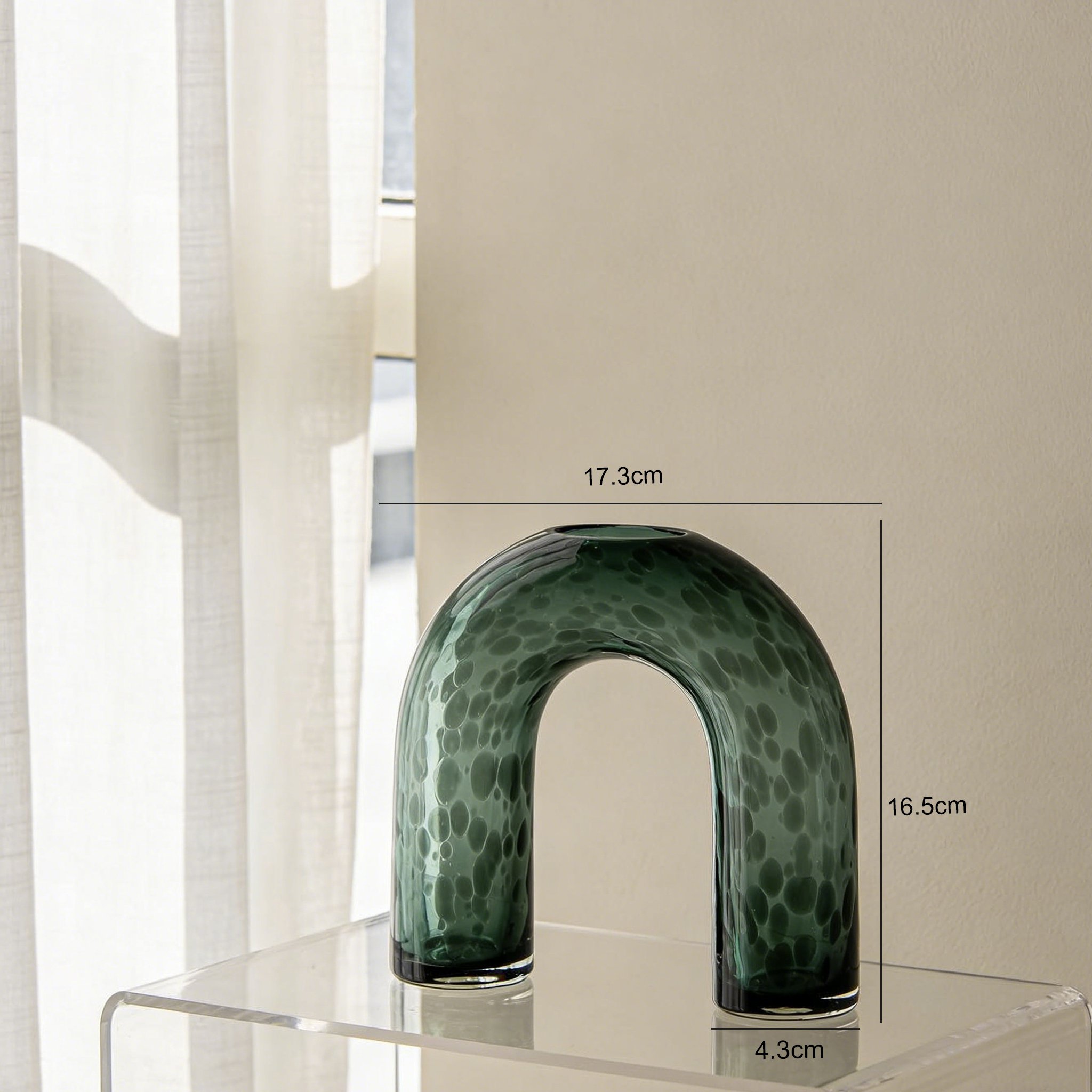 リビングに映えるモダンインテリアオブジェ