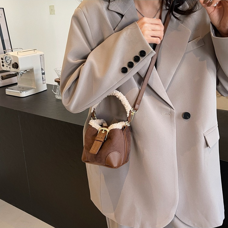 韓版時尚迷你磨砂拼色百搭羊羔絨兒童水桶包