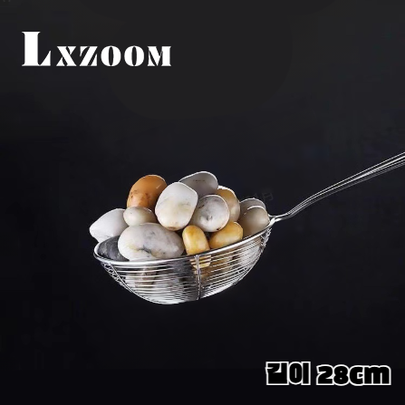 진주 장식이 돋보이는 국자 디자인