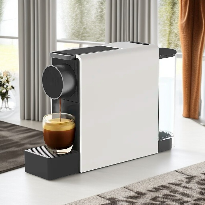 Malý italský kávovar s automatickým provozem, inspirovaný srdcem