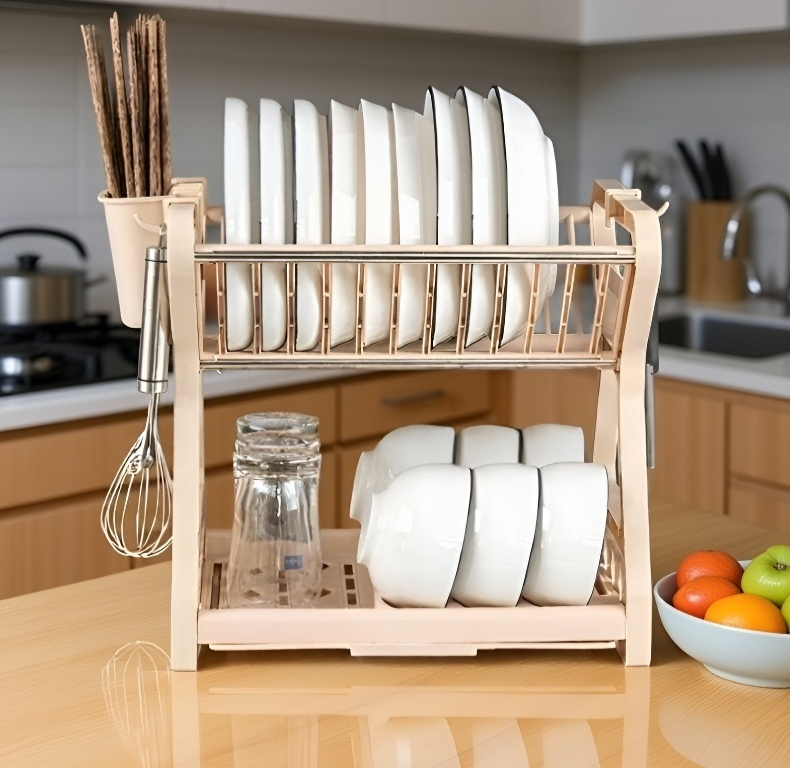 食器棚の整理整頓に役立つカトラリーラックの使用例