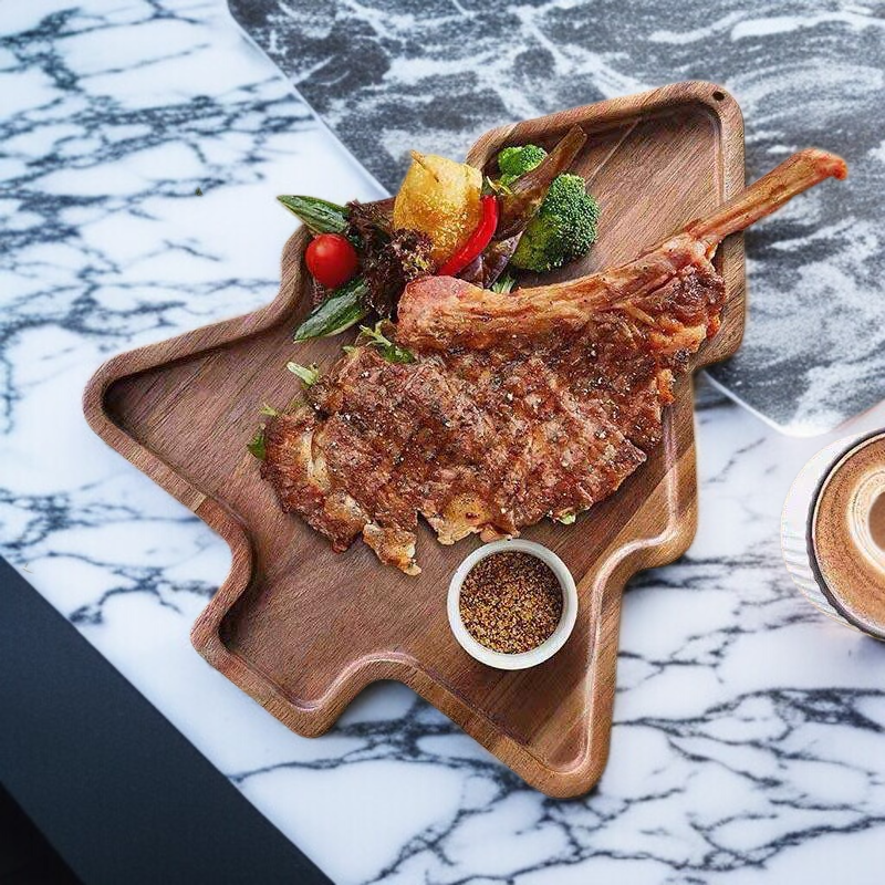 パーティー用クリスマスツリー型木製食器の使用例