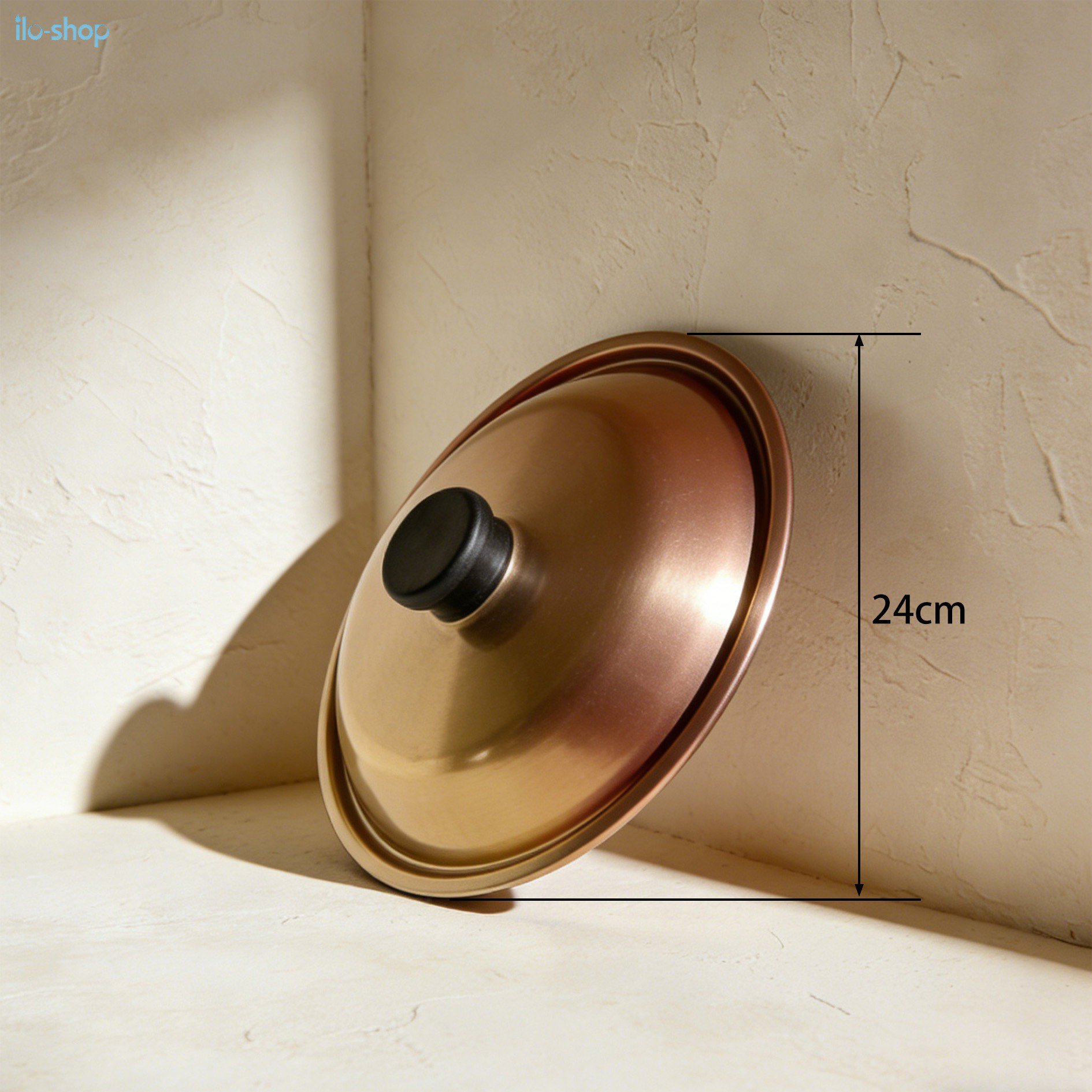 깔끔하게 정리된 냄비 뚜껑 세트