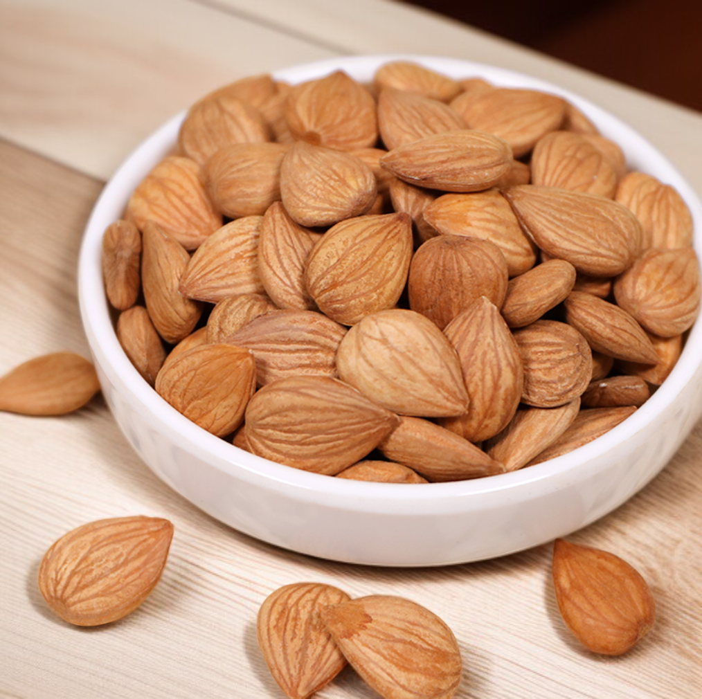 美味しそうに盛り付けたアーモンド