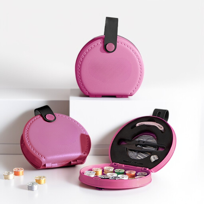 Agujas y dedal del juego de costura