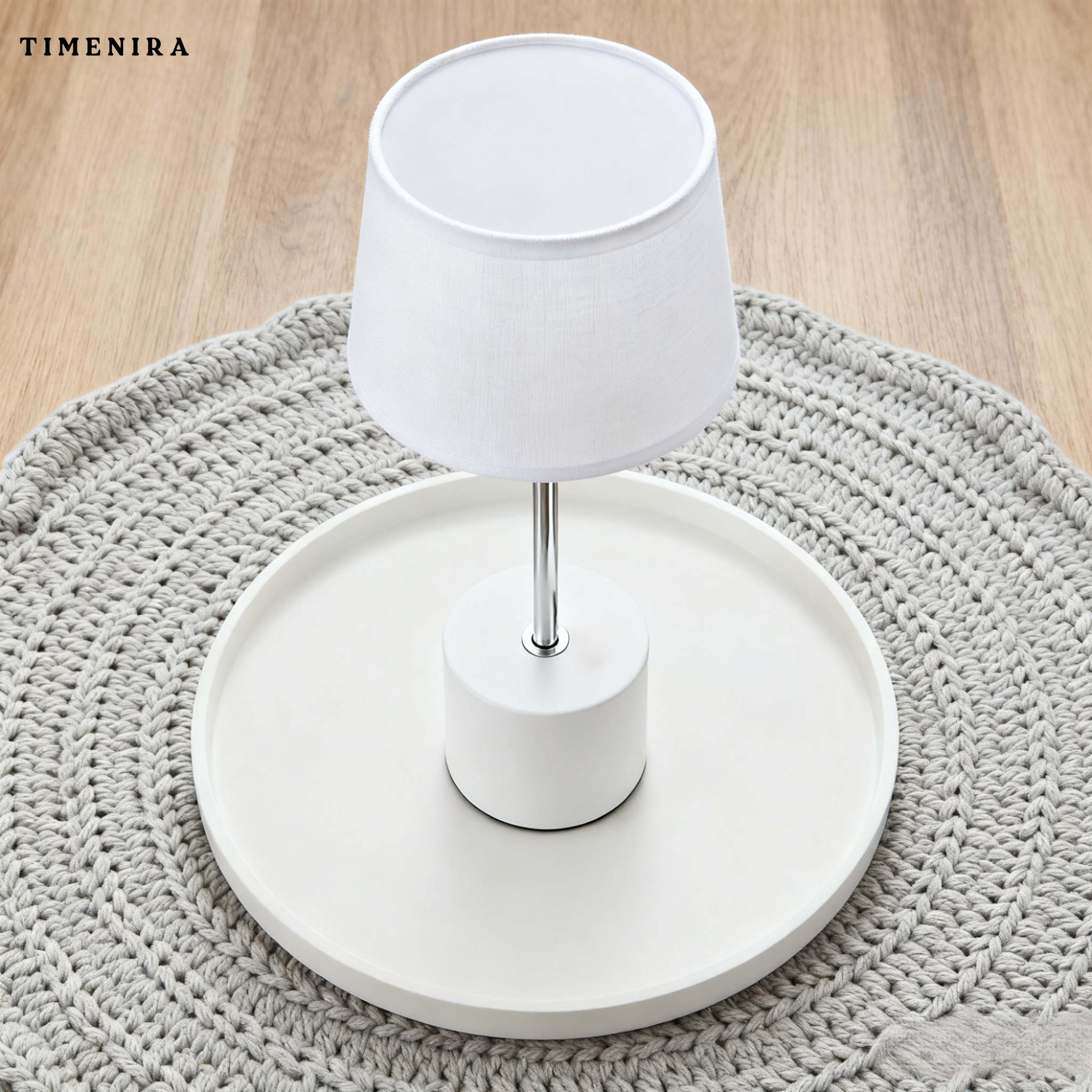 โคมไฟตั้งโต๊ะสำหรับอ่านหนังสือในหอพัก