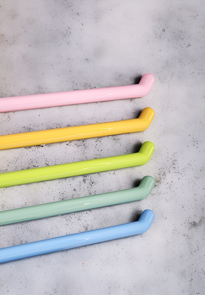 간편 설치 가능한 수건걸이 벽면 부착