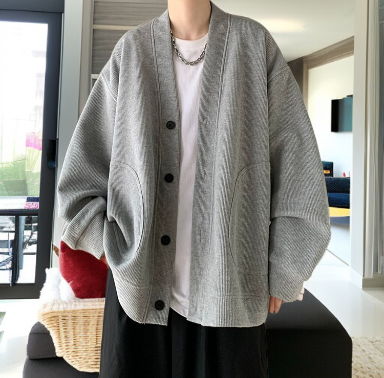 軽やかなウール素材の春秋メンズセーター