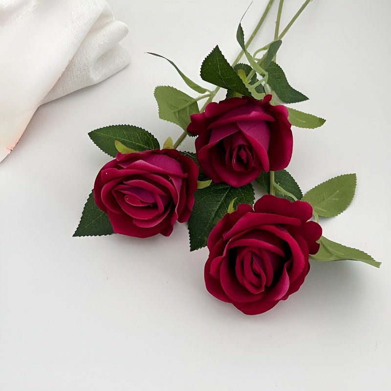 Hochzeitsdekorationen zum Valentinstag, Blumengestecke im Hotel