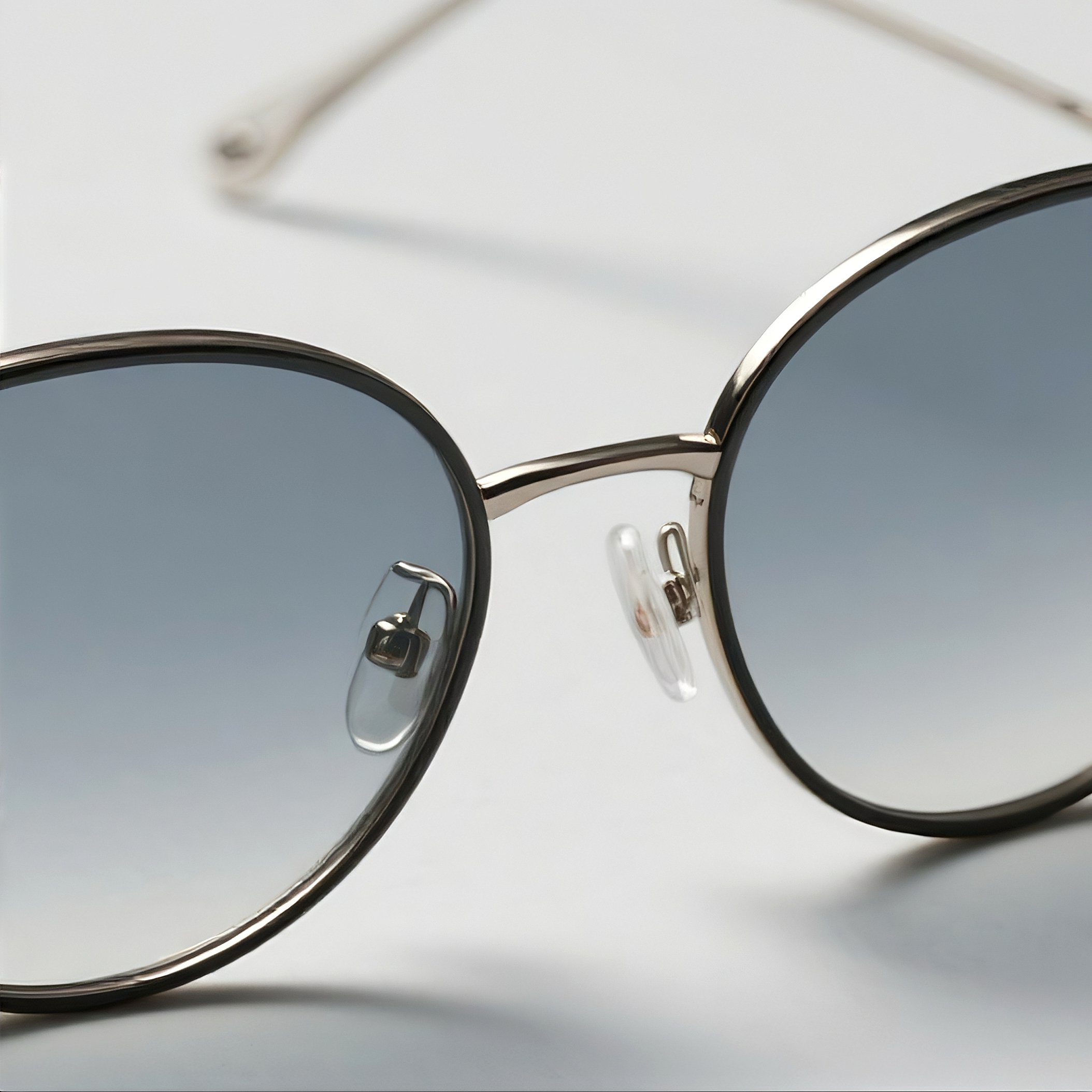 แว่นตากันแดดทรงกลมกรอบเงิน เลนส์ฟ้า UV ป้องกันแสงแดด