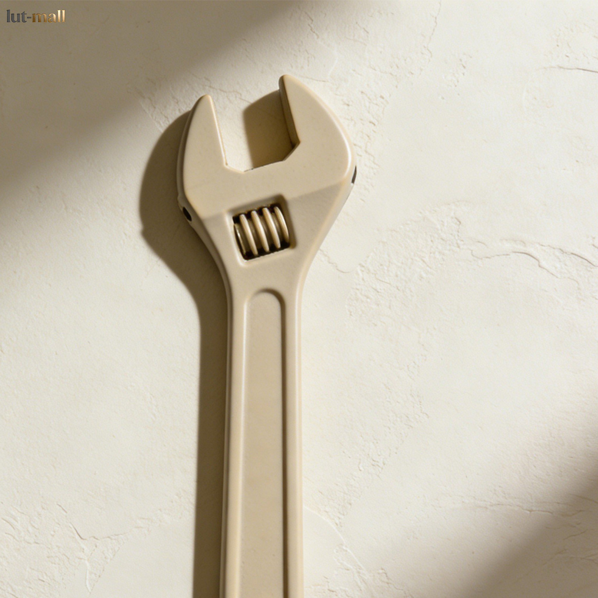 튼튼한 내구성을 자랑하는 수동 렌치