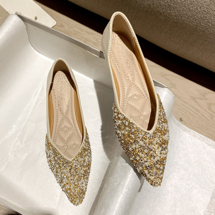 大きいサイズの柔らかいソール・ビジュー＆パール付きポインテッドトゥフラットシューズ