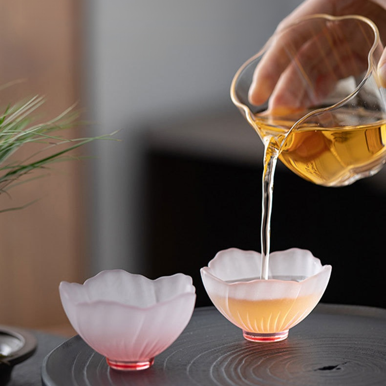 분홍 연꽃 찻잔 