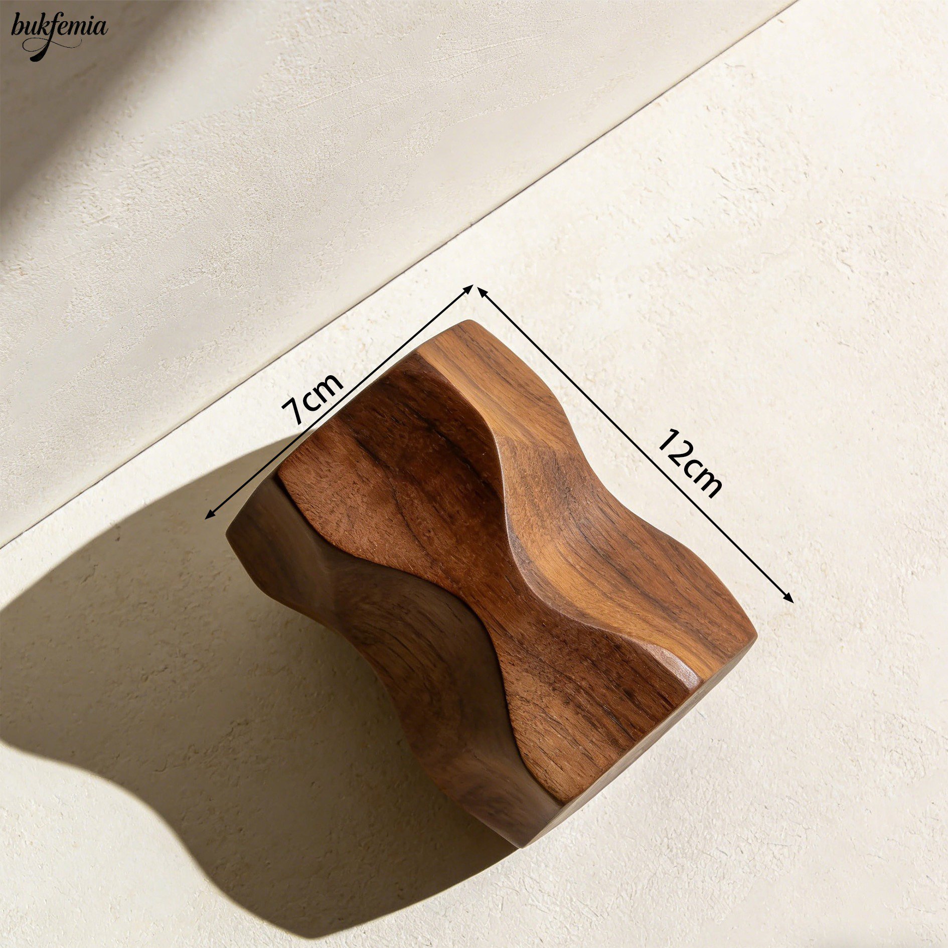 Durable solid wood pen holders in classic design