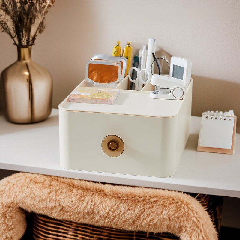 仕切り付きの大型収納容器