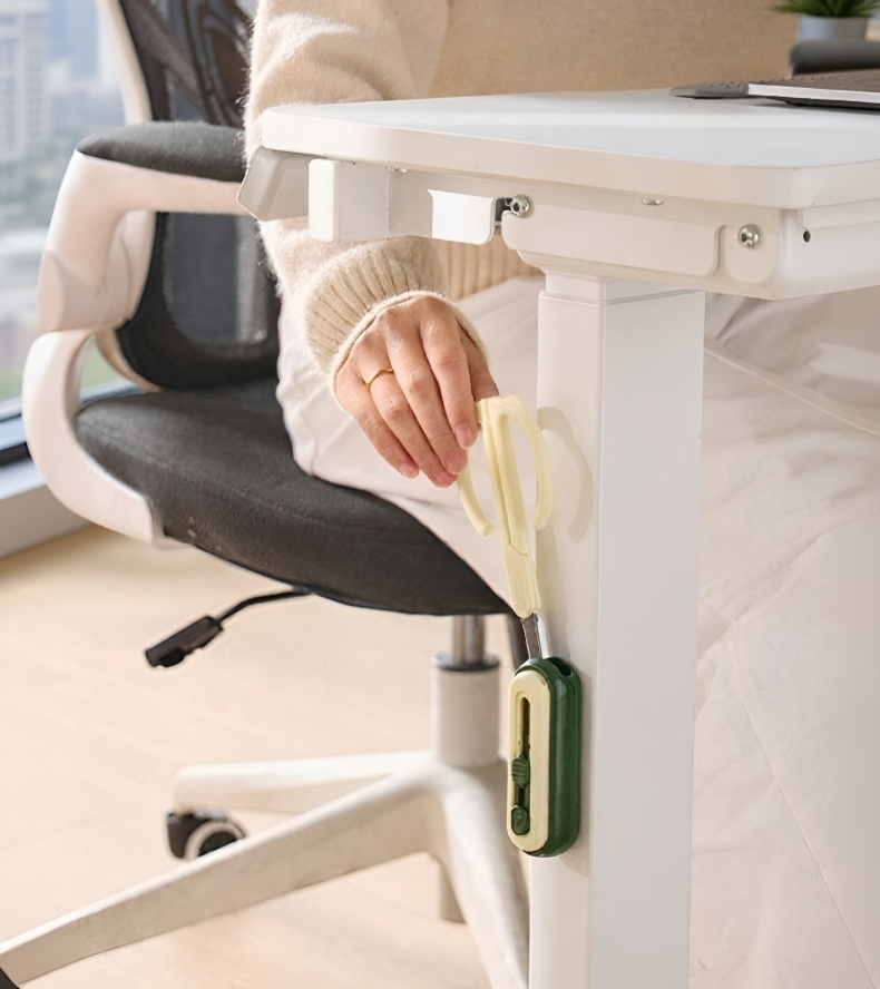 Express unboxing scissors with magnetic absorption feature