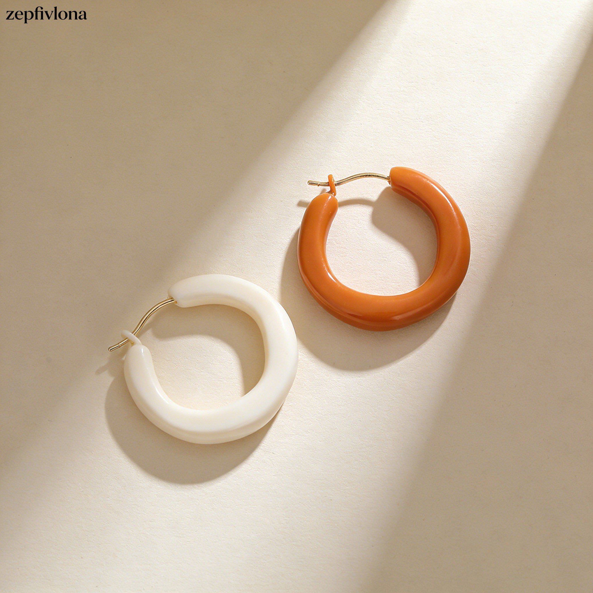 ミニマルなイヤリング