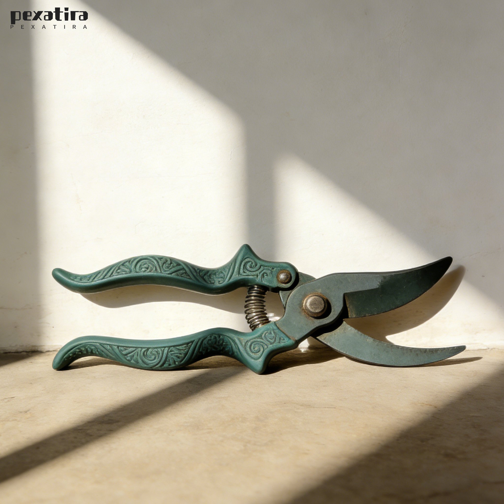 กรรไกรตัดกิ่งไม้คุณภาพสูงใช้งานง่าย