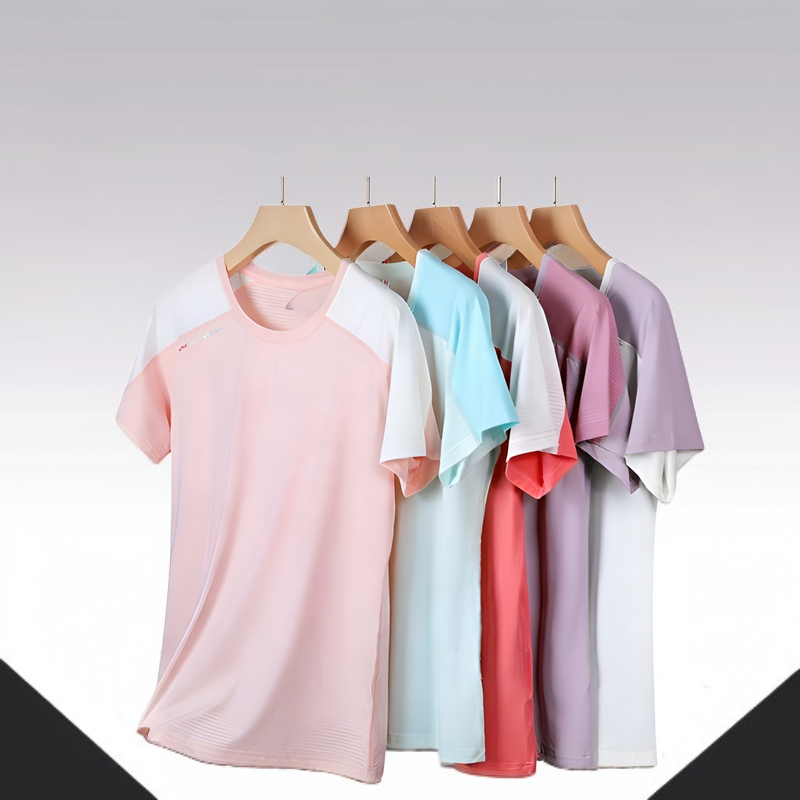 ストレッチ性抜群のレディーススポーツウェア着用例