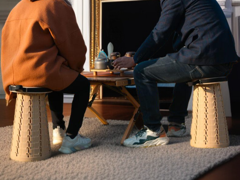 야외 캠핑에서 사용하는 텔레스코픽 스툴