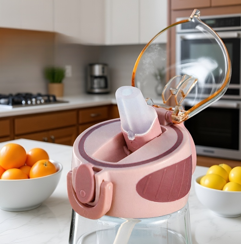 كوب بلاستيكي محمول للسفر والأوقات الصيفية