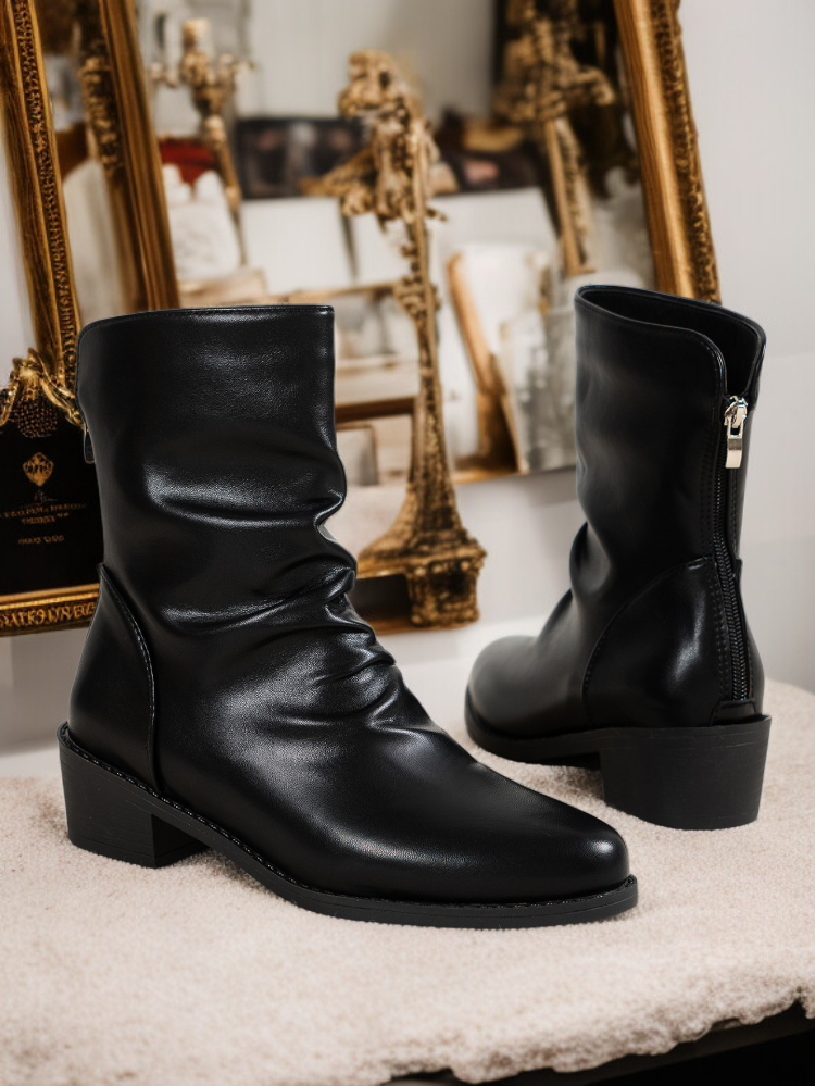 高品質レザー素材のショートアンクルブーツ