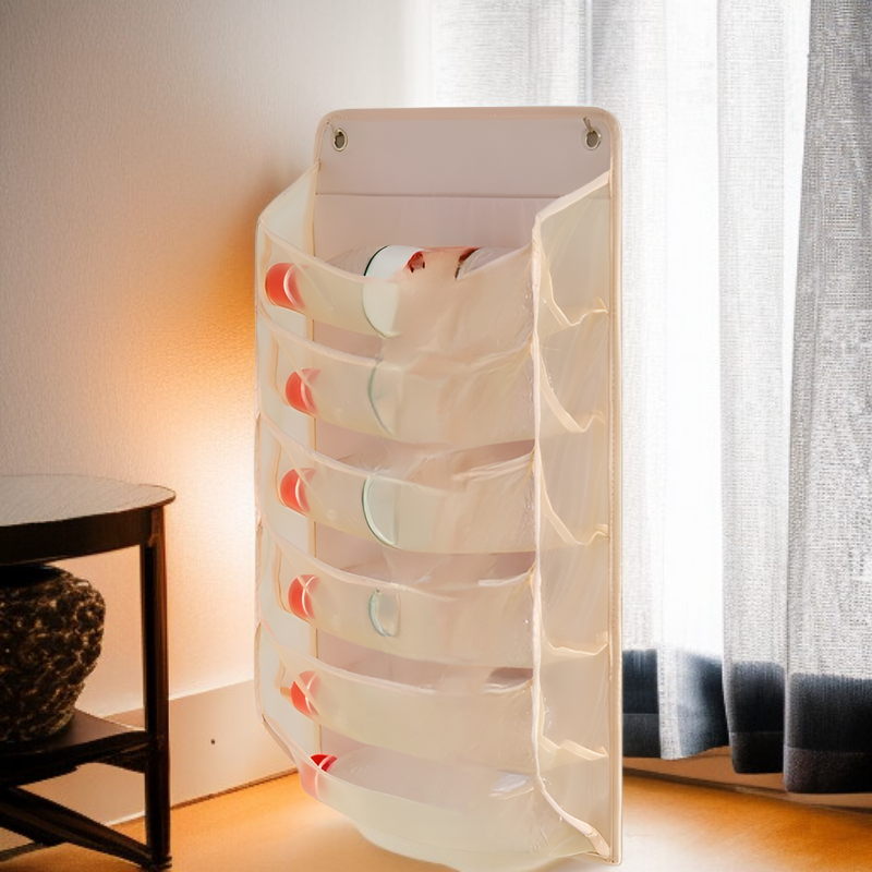 ブラジャー・靴下を収納した壁掛けバッグ