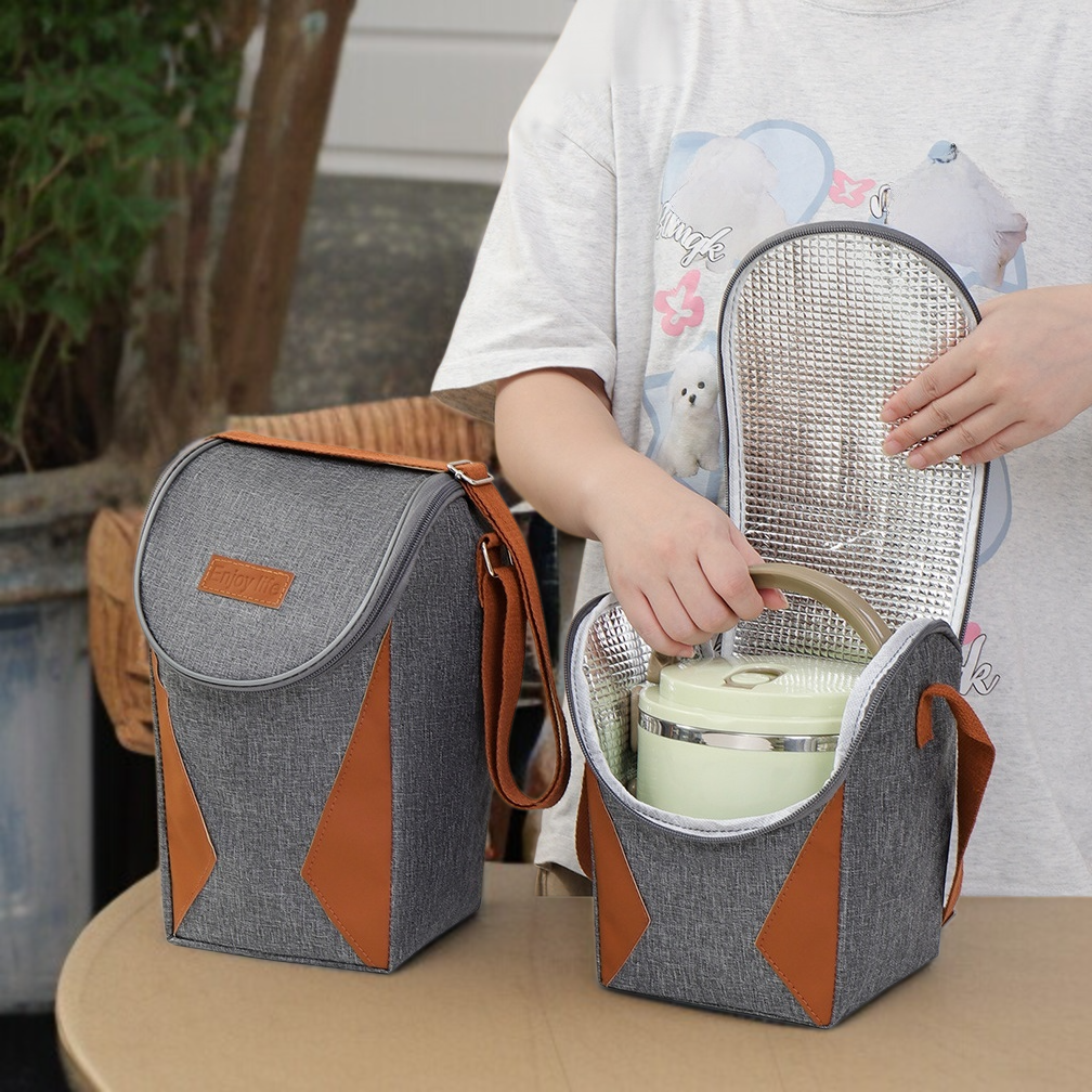 厚手アルミホイル素材のランチバッグ内部